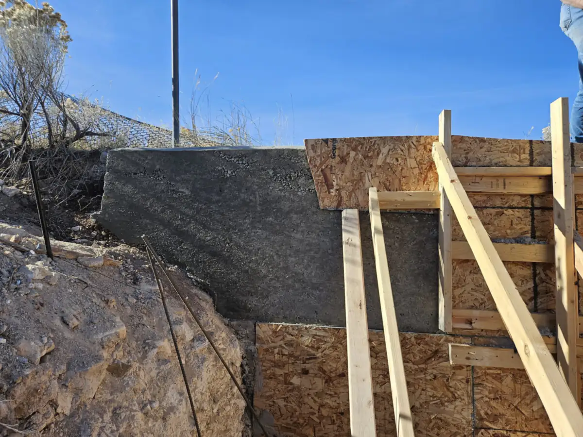 Poured concrete retaining wall
